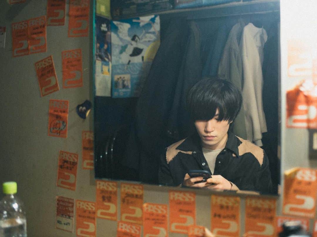 松嶋航大のインスタグラム：「. 新年あけましておめでとうございます。 去年はバンドやってきた中で1番面白い1年だった。 今年ははもっと面白い1年にしよう。  photo by オガワタクヤ @ogataku_」