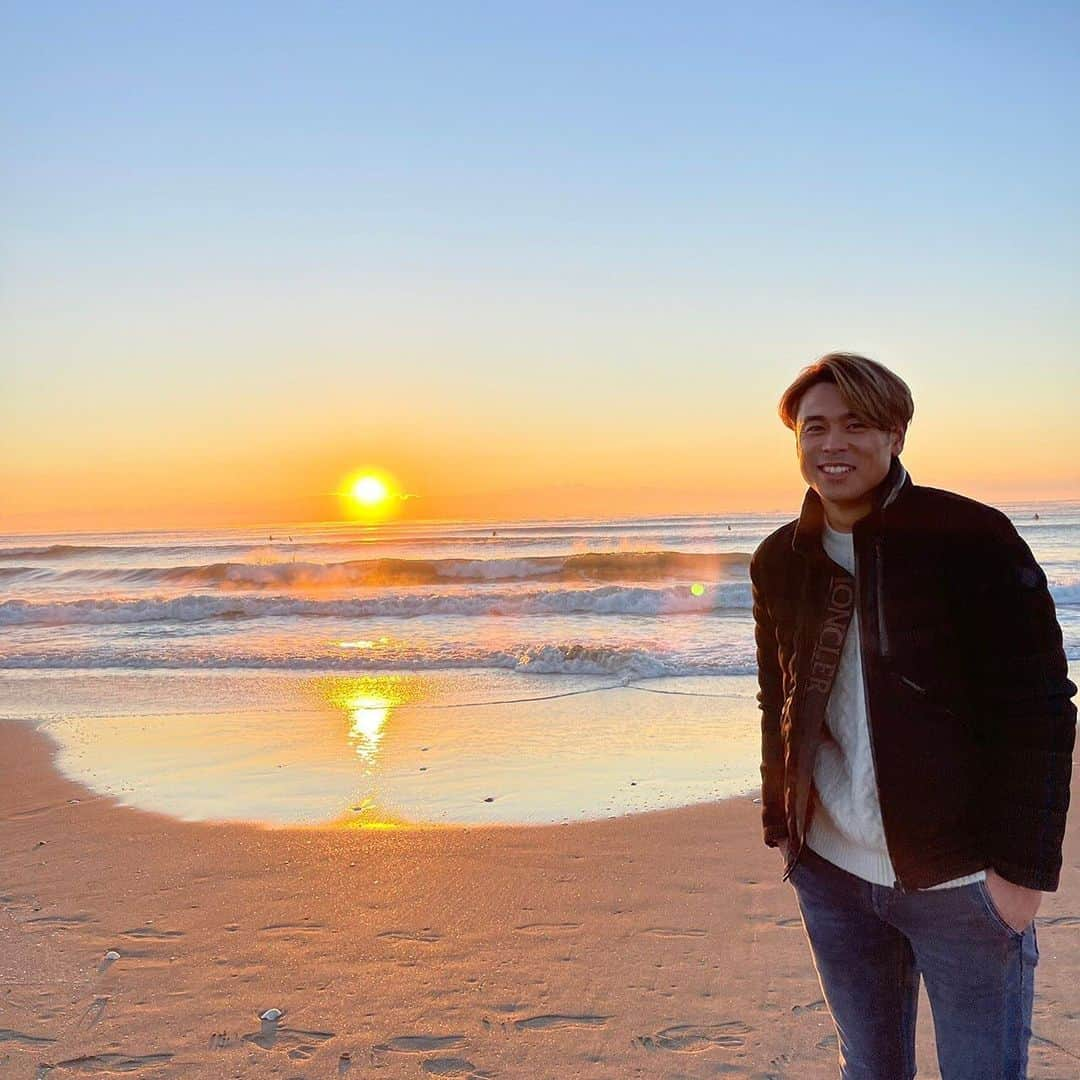 廣末陸さんのインスタグラム写真 - (廣末陸Instagram)「明けましておめでとうございます🌅 今年ももよろしくお願い致します🤲 #廣末陸　#2023 #初日の出が綺麗すぎる」1月1日 14時58分 - rikulovesoccer