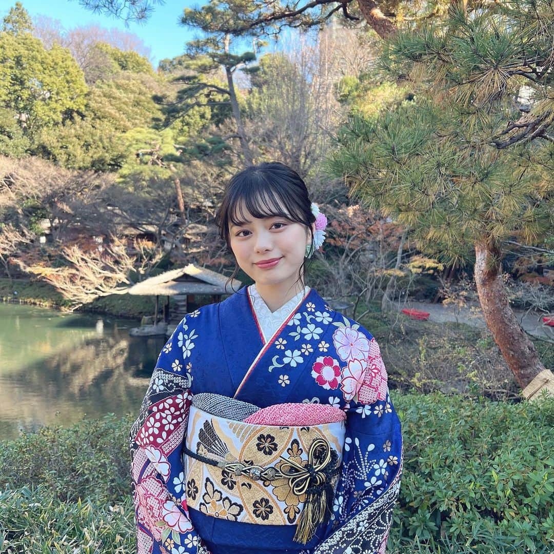 紺野彩夏のインスタグラム：「あけましておめでとうございます🎍 昨年はたくさんの応援、ありがとうございました！ 2023年も楽しくお仕事できたらいいなと思っているので、応援していただけたら嬉しいです☺︎ 年女、がんばるぞ〜！ 皆さんにとって、良い一年になりますように！」