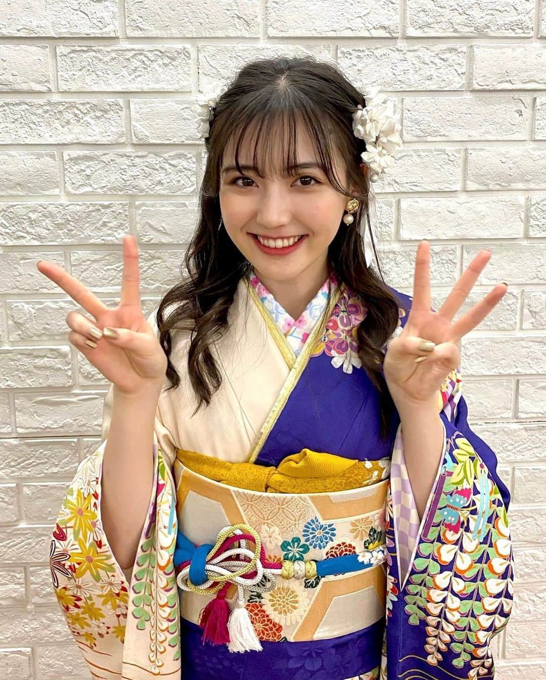 宮本和奏さんのインスタグラム写真 - (宮本和奏Instagram)「🎍2023.1.1🎍 新年明けましておめでとうございます🐰  今年はニコラ卒業の年です。はやい。 新しい出会いも大切にして感謝の気持ちを忘れず精一杯 楽しみたいと思います☺️  何事も明るくお仕事も充実できますように 2023年も沢山の応援よろしくお願いします！ ・ ニコラ2月号ニコモあけおめ全員集合のオフショ #宮本和奏」1月1日 15時18分 - lespros_wakana5