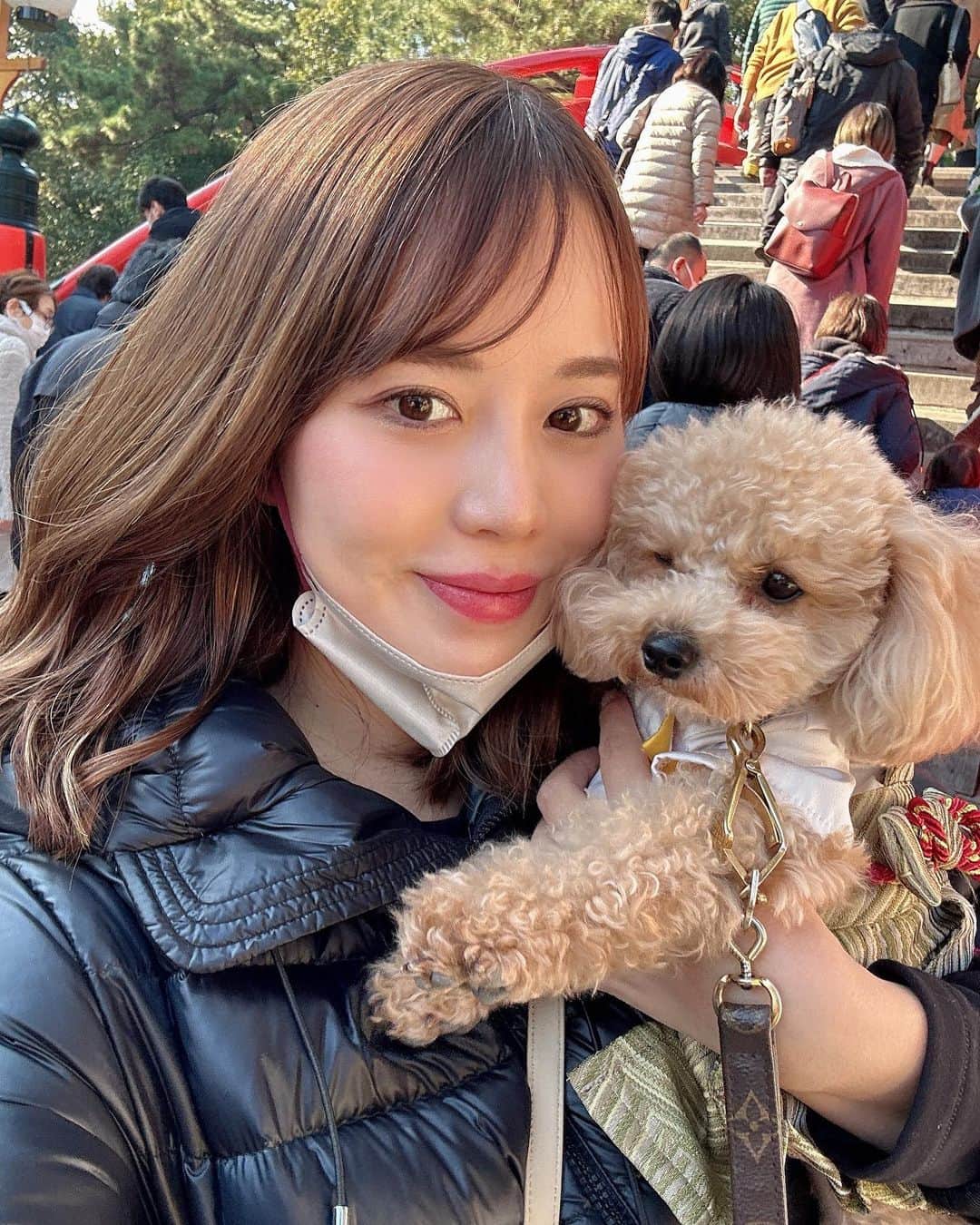 原田怜奈のインスタグラム：「2023🐰  新年明けまして おめでとうございます🎍  今年も 色々な試練が待っていると思いますが 乗り越えれるように、 日々頑張っていきます😊💓  休んでいた期間 自分を見つめ直すいい時間でした🐰🎍  皆様にとっても 良い一年でありますように💓 . . . . . . . #2023 #新年 #女子ゴルフ #寒過ぎて極暖袖からでてる系 #多分誰もそこまで見てない」