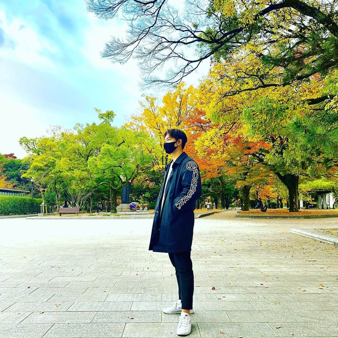 のインスタグラム：「明けましておめでとうございます㊗️  2023年は、とにかく自分との戦いに負けない事！ 365日、365戦、365勝できるよう、 毎日誘惑に負けず妥協せず、 やるべき事を頑張ります！！  「最大の敵は自分」  とあるように、 何をどうするにも自分次第だと思うので、 知識も技術も人間性も向上できるよう、 自分と向き合っていく！  今在籍している会社でも、 自分の部署でも、自分の人生も、 常に目標を明確に、目標に向けての努力や思考を欠かさずに、常に挑戦する心を忘れず、  社会に貢献できるよう、 直向きに前だけ見ていきます。  昨年仲良くして頂いた方々、 ありがとうございます！  本年度もよろしくお願い致します！  #2023 #新年」