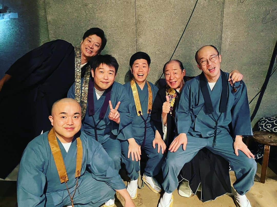 たわたのインスタグラム：「明けましておめでとうございます。 今年も宜しくお願いします！ 劇場でおまちしておりやすね😊 ＃吉本新喜劇 #多和田上人 #ことよろ」