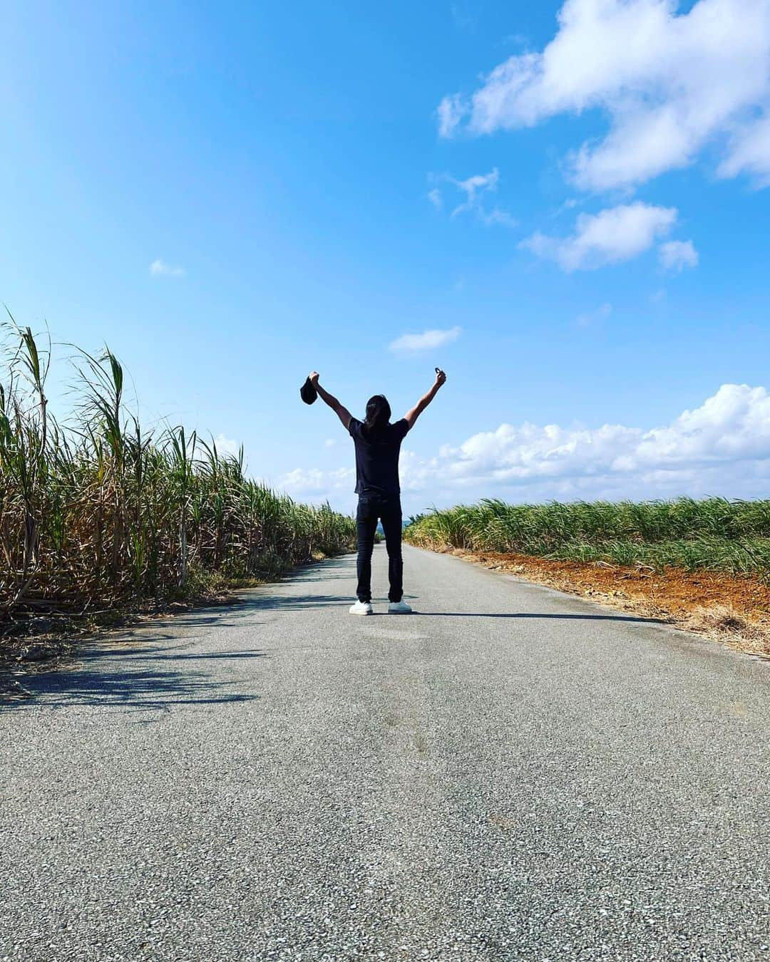 山下智久さんのインスタグラム写真 - (山下智久Instagram)「明けましておめでとうございます🌅 今年もよろしくお願いします！   HAPPY NEW YEAR🎍  #新年快乐 #새해복많이받으세요🙇 #สวัสดีปีใหม่ครับ #SelamatTahunBaru #Bonneannée #BuonAnno #felizañonuevo」1月1日 16時11分 - tomo.y9