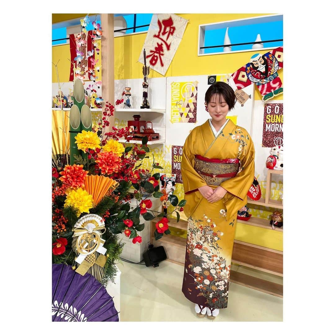 徳島えりかさんのインスタグラム写真 - (徳島えりかInstagram)「* あけましておめでとうございます🎍 今年もよろしくお願い致します🙇🏻‍♂️  #新春シューイチ 5時間生放送 ありがとうございました！あっという間でした💛 魅力的な出演者のみなさん、ステキな企画の数々、、 改めてすごい番組に携わらせていただいてることに感謝です😌  新春シューイチではじめて #体格ブラザーズ を知った！という方も多かったようですが 毎回、あんな感じです😂 みんなどうなるか分からないまま楽しんでいます😂😂  2023年もパワフルにお送りしてまいります！💪🏻  #目を閉じてしまった写真 なのですが #姿勢のおかげで #ペコリ の瞬間にも見えなくもないので #そういうことにしておきます」1月1日 16時32分 - tokushima_erika