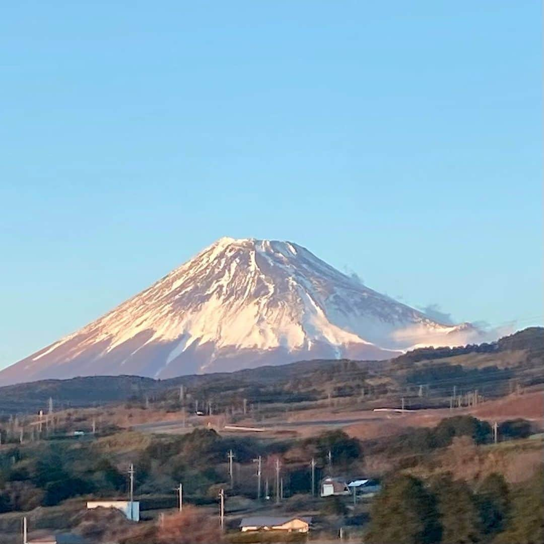 澤田修のインスタグラム：「🗻Mt. Fuji in Jan 1st, 2023. ／^o^＼✌」