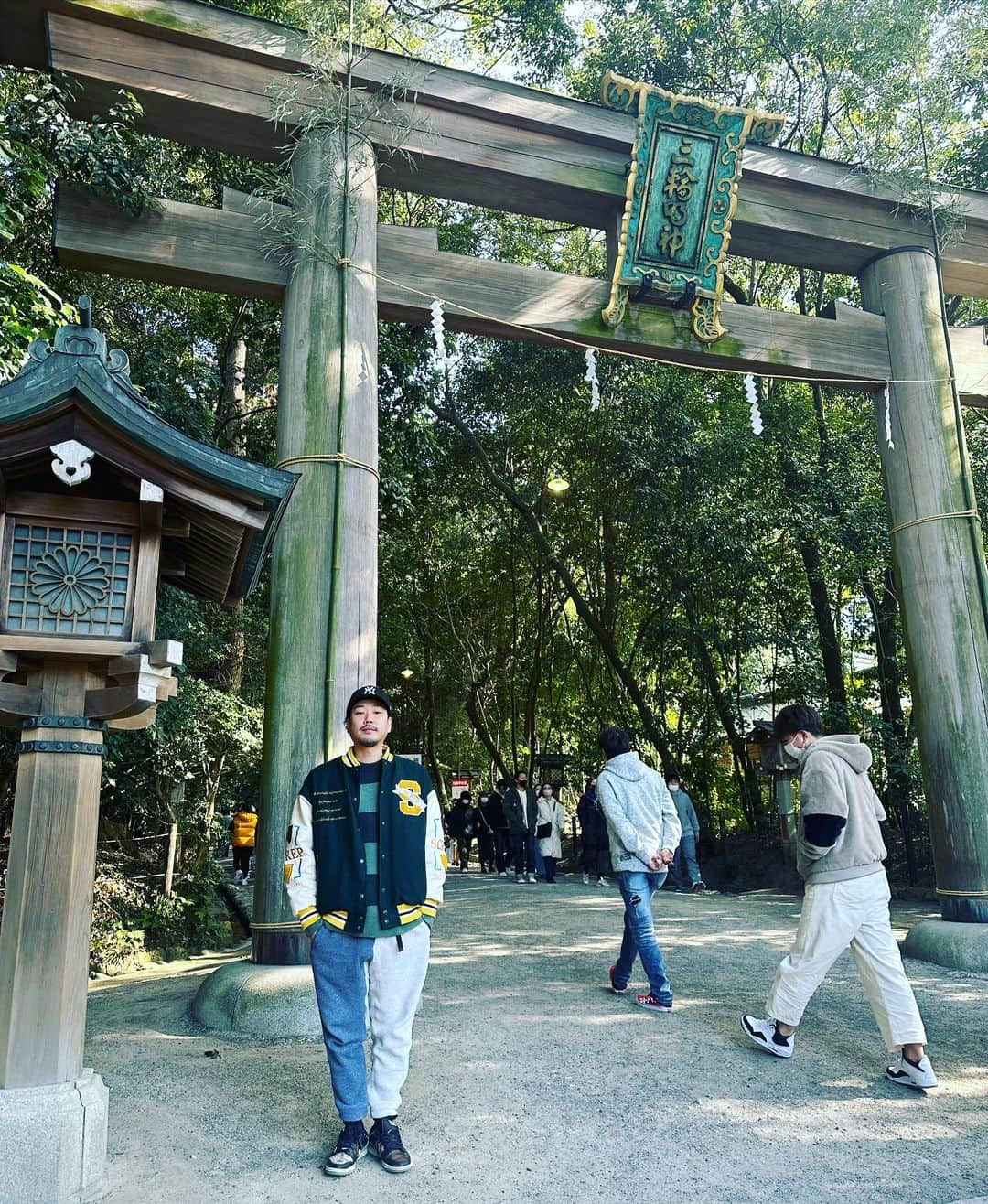 Hisatomiのインスタグラム：「新年あけましておめでとうございます⛩  今年も皆んなと良い時間を共有できれば幸いです、逸楽な日々とはいかない きな臭い現下ですが健康には気をつけて2023年も頑張りましょう🔥」