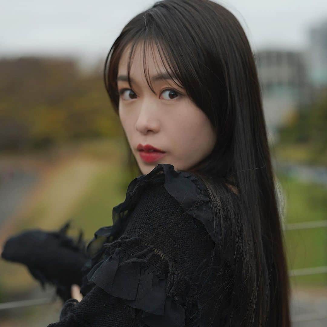 のインスタグラム：「あけましておめでとうございます🎍 2023年もよろしくお願いします☺️🤍 ・  ・  ・  ・ #happynewyear #bye2022 #hellow2023  #stylist #photographer #hairmake  #作品撮り #作品撮りしたい #natural #shooting #팔로우 #좋아요그램 #셀스타그램 #데일리」