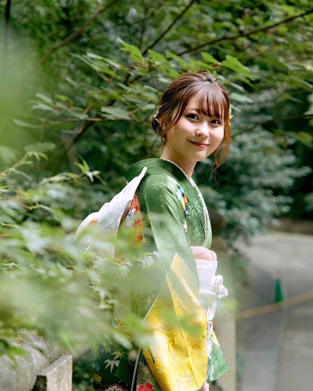 藤田愛理のインスタグラム：「・ 新年明けましておめでとうございます🎍 今年もよろしくお願いいたします！ #2023#正月#Happynewyear#日本#着物#和服#振袖」