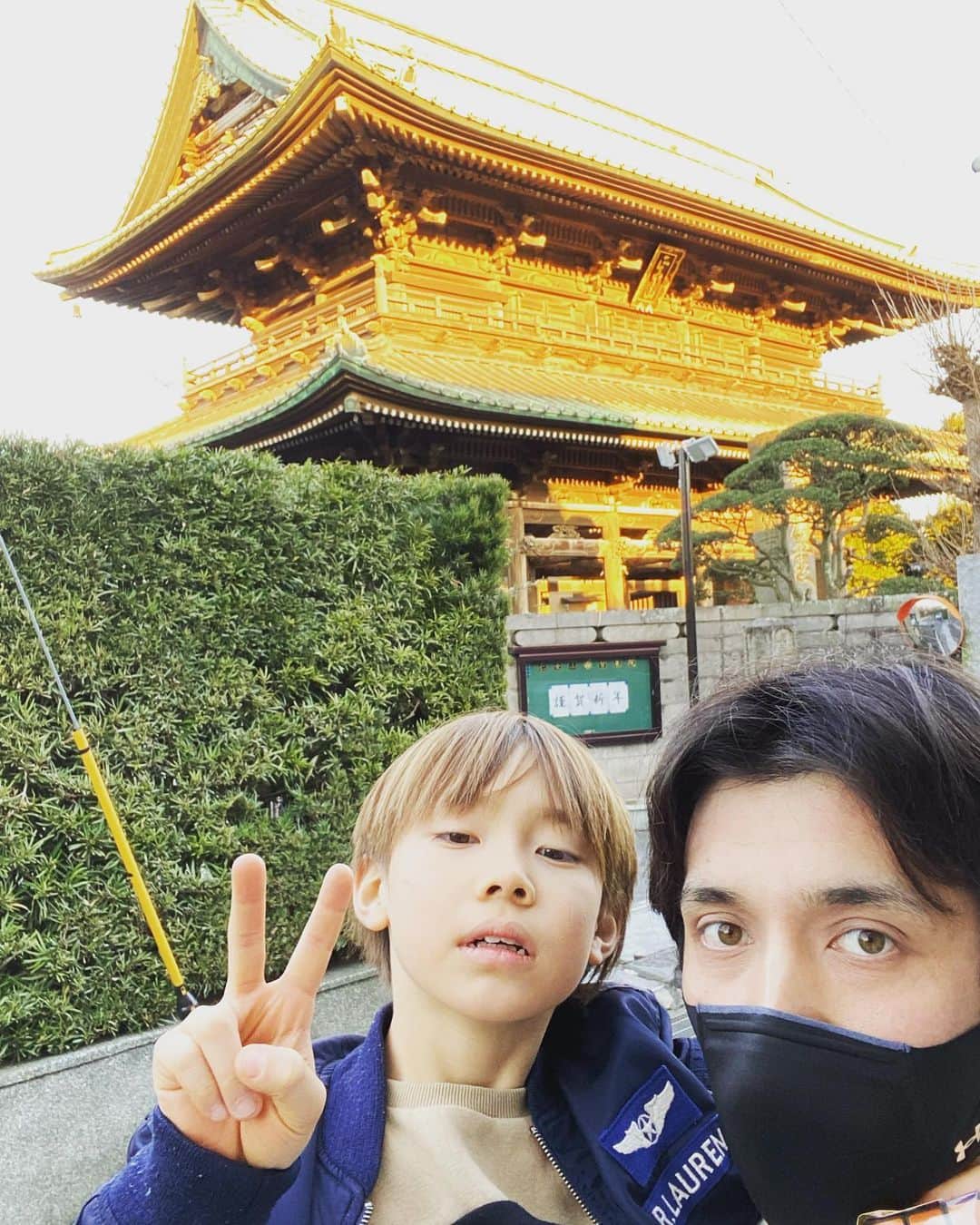 のインスタグラム：「明けましておめでとうございます。🎍  2023年も宜しくお願いします😎😎 #初詣  #2023  #国吉佑樹  #9244」