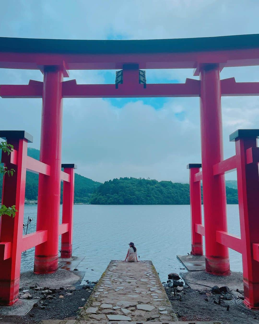 柚木えりなのインスタグラム：「新年 #あけましておめでとうございます 🎍🌄  #2023年  今年は卯年ということで、足にぐっと力を入れ、ぴょんと飛躍していける、そんな年にしていきたいです🐇☀️ 今年も宜しくお願い致します🍀」