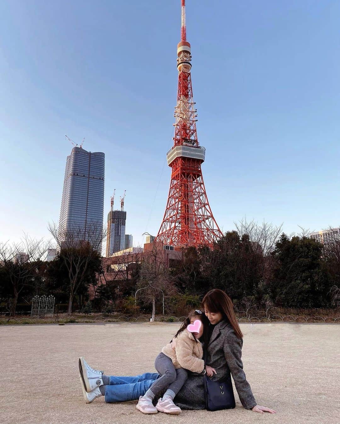 Shokoのインスタグラム：「Happy New Year. Taken today at the Shiba Park and also the second picture was taken 3 years ago when Baby S was 9 months old. How time flies… and how kids grow up so fast.」