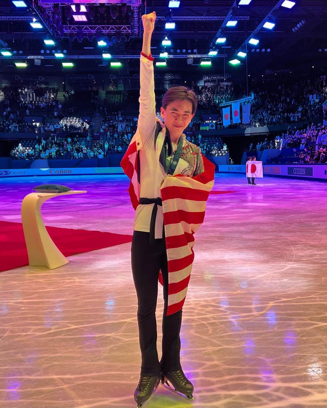 ヴィンセント・ゾウのインスタグラム：「2022 was one of the most difficult, adversity-driven years of my life. It was also contained many of my greatest, most treasured moments and memories. From the searing anguish of the Olympics to the fairytale triumph at the World Championships (photo), I lived every second of it. From touring around the world with my beloved Stars On Ice family to leaving home and studying at Brown full time, I took it all in. From continent to continent, coast to coast, experience to experience, I embraced it all with an open heart and open mind. 2023 will bring forth a new set of challenges and adversity, but I’m sure in that package will also be victories I yearn for, people who will change how I see things, and experiences I can only dream of right now. Onwards, one day at a time!  #happynewyear #newyear #2022 #2023」