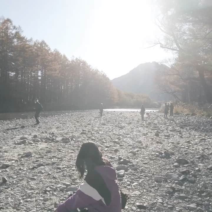 鮎川桃果のインスタグラム：「明けましておめでとうございます‼︎ 昨年はワクワクすることばっかりだったのに、2倍の長さに感じる充実した年でした。 今年もたくさんの方々とお仕事できることに感謝しながら、刺激的な一年にしていきます♡  皆様、2023年も応援宜しくお願い致します🎍  #正月 #2023年 #happynewyear #鮎川桃果」