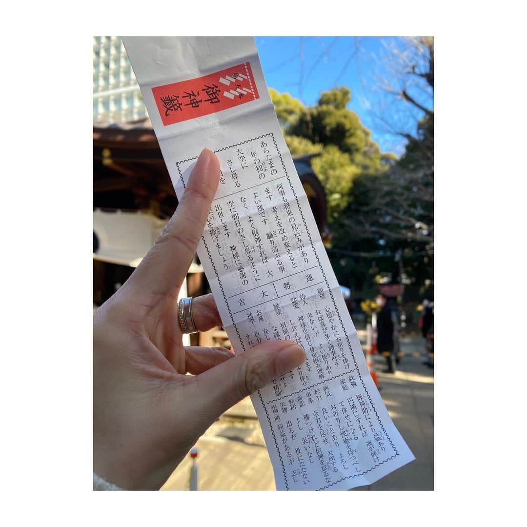 美保なな実のインスタグラム：「⛩  何万年振りの“大吉”だろうか… 嬉しすぎる🤩🤩🤩  先日手に入れたお守りも、「おめでとー！」と言う前にちゃんと壁に3Mで固定したし笑 (穴八幡様〜🙏🏻) いい年になるに違いない！！！」