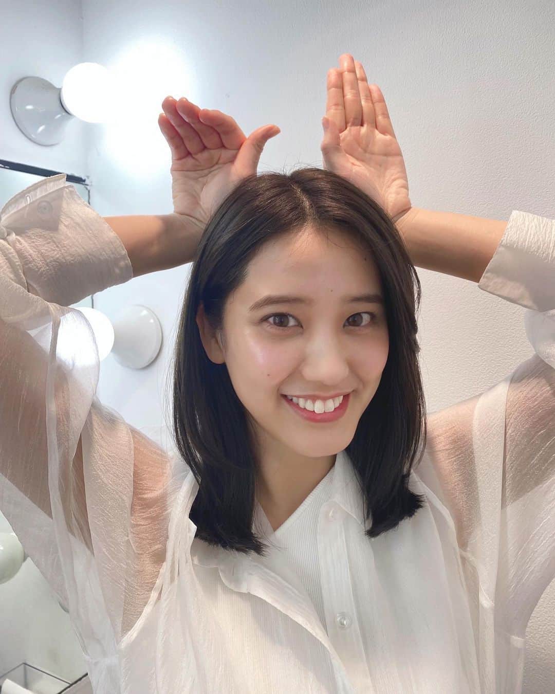 山崎紘菜のインスタグラム：「🌅 🎍HAPPY NEW YEAR🎍 あけましておめでとうございます！ 今年もよろしくお願いします✨ ことしはうさぎ年っ🐇🐇 #2023元日 #ヒロアカの推しキャラはミルコさんです」