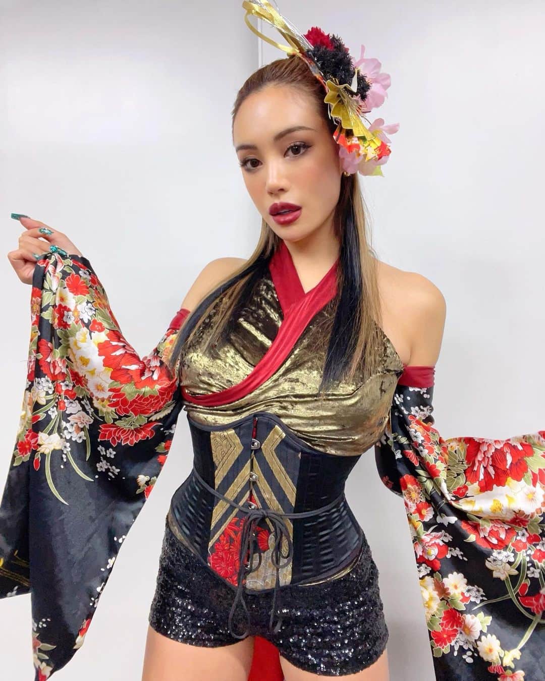 のインスタグラム：「明けましておめでとうございます⛩  今年は自分の中で、節目になりそうです。  今後ともJUNONを宜しくお願いいたします。  素敵な年にするかは、自分次第🫰✨ 2023年1番濃かったな〜って365日後 言ってたいな( ¨̮ )💙💙💙  #cyberjapan #junon #サイバージャパン　#ジュノン　#あけおめ」