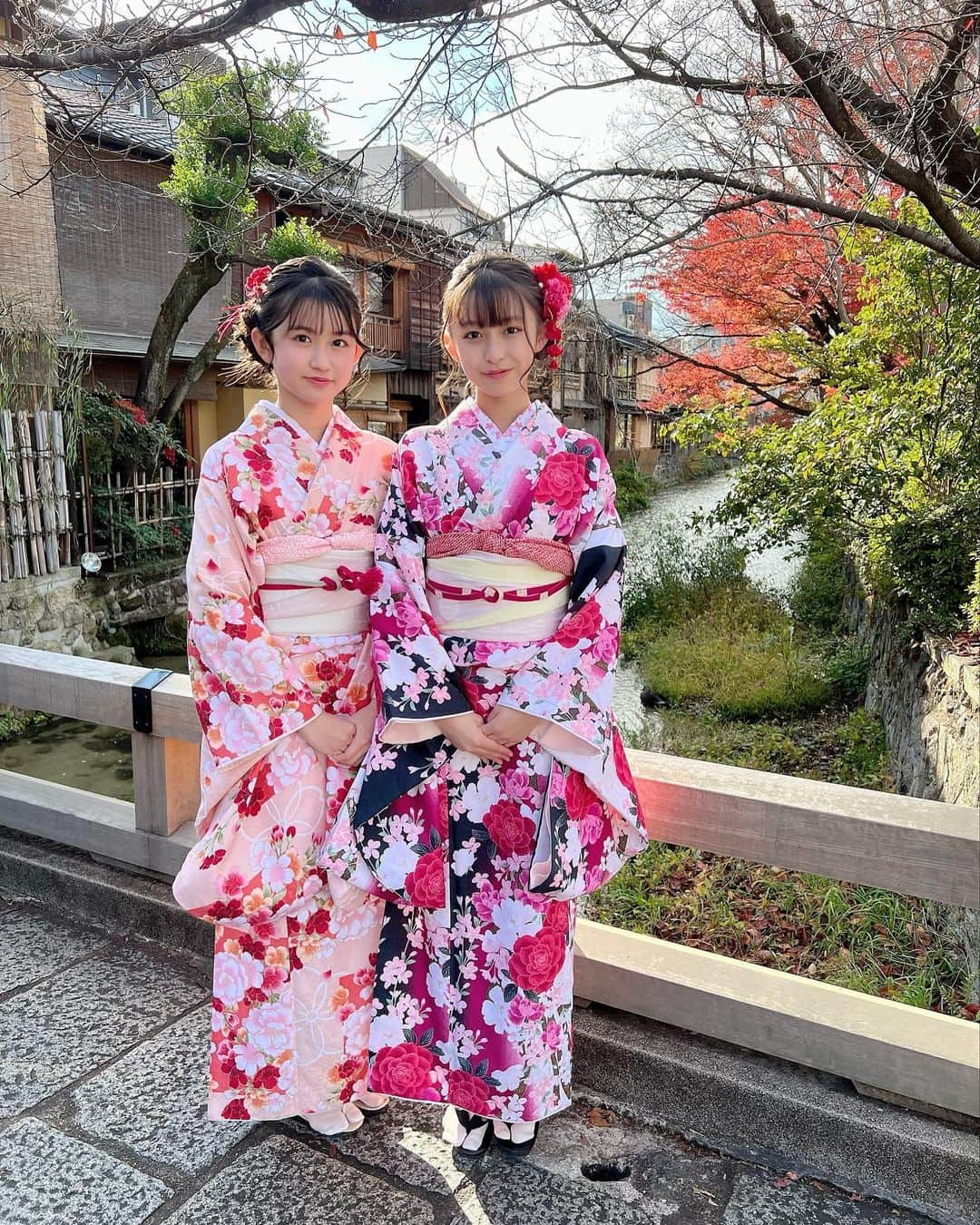 ゆめ & じゅなさんのインスタグラム写真 - (ゆめ & じゅなInstagram)「あけましておめでとうございますっ！！  今年も一年よろしくおねがいします！！  #野崎結愛 #野崎珠愛 #ゆめじゅな  #姉妹 #2歳差姉妹 #着物  #kimono  #京都 #京都観光 #素敵 #風景 #日本  #あけましておめでとうございます  #今年もよろしくお願いします  #japan #sister #japaneseculture」1月1日 18時20分 - yumejuna