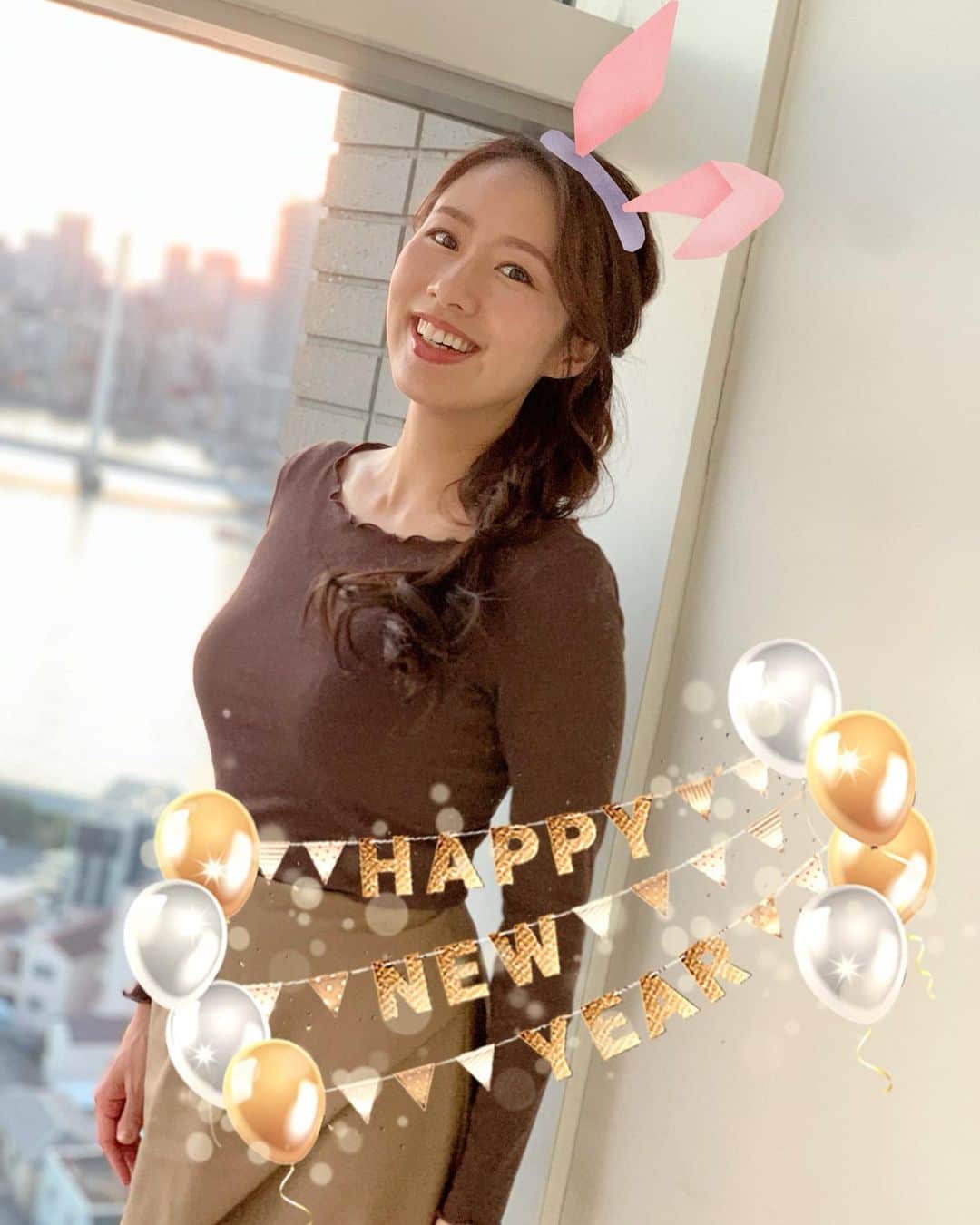 守永真彩のインスタグラム：「. . あけましておめでとうございます✨  2023年が始まりましたね‼️ 今年はどんな一年になるのかワクワクします☺️ 皆様にとって素晴らしい一年となりますように！！  皆様の今年の目標はなんですか？ コメント欄で教えてくださいね🤍  今年もよろしくお願いします🐇✨  #謹賀新年 #2023年 #卯年 #あけましておめでとうございます」