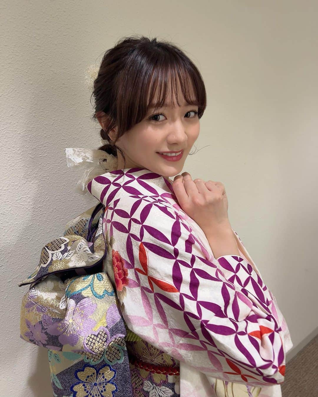 のインスタグラム：「. 新年明けましておめでとうございます🐰🎍 今年も自分らしく、頑張ります。 皆様今年もよろしくお願い致します！ . #カラオケバトル新春SP #始まってます」