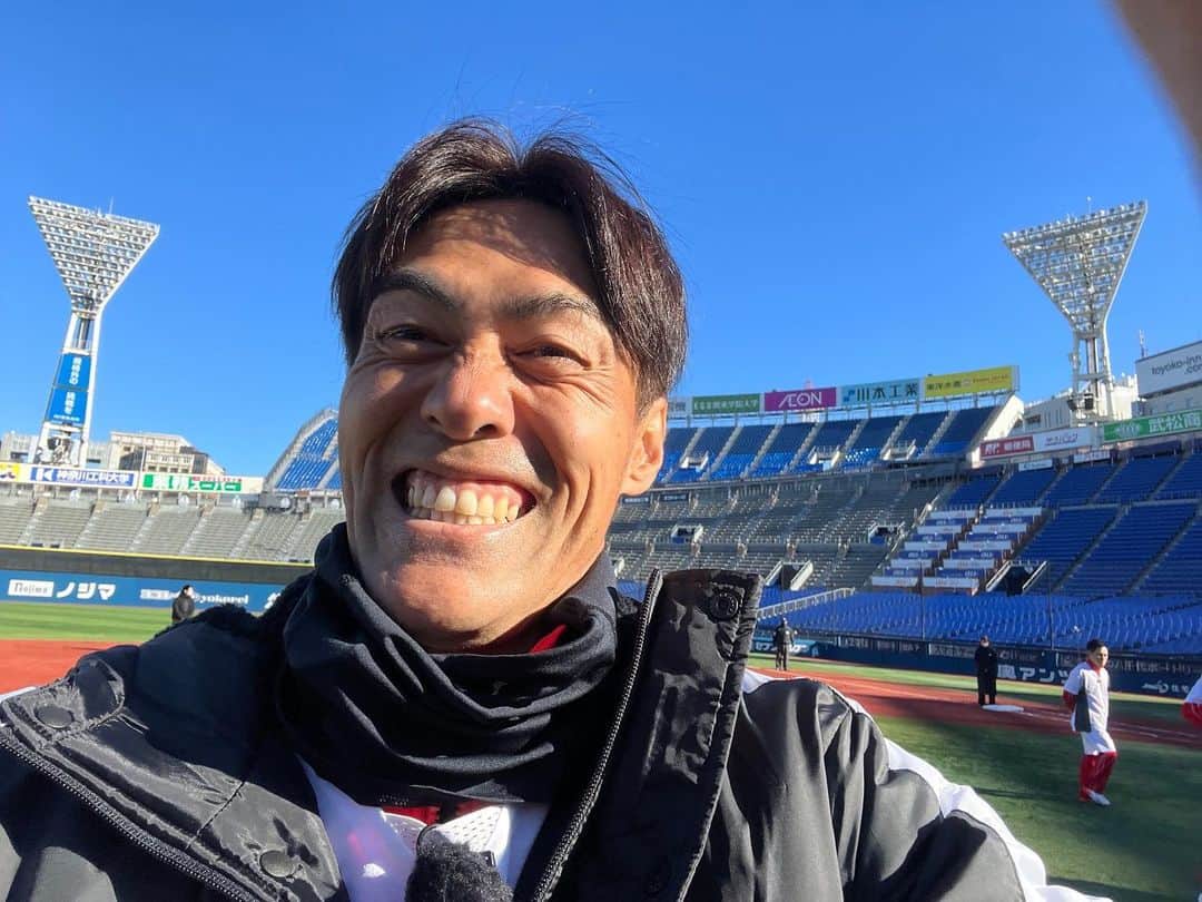 のインスタグラム：「あけましておめでとうございます。 本年もどうぞ宜しくお願い致します。  （photo by myself with Bomber's iPhone at 少し前）  #2023 #元旦 #あけましておめでとうございます」