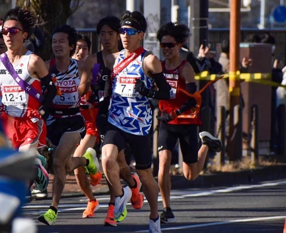 佐藤悠基のインスタグラム：「最低限の仕事はした＝到底満足のいく仕事はできなかったということ。  コンディション不良はあったけどスッキリしない日になりました。  チームは過去最高成績を残せました。 ですが走った選手は満足している人はいない。 確実に強いチームに近づいてきてます。  個人としてもチームとしてもまだまだ貪欲に強さを求めていくしかない。  #oakleyjapan#2xujapan#garminjapan#sgh#medalist#maurtenjapan」