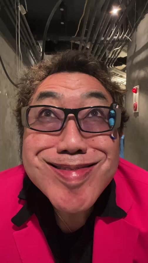 コロッケのインスタグラム：「LIVE配信見ていただきありがとうございます😊楽しかったぁ〜🤣 定期的にやるのでよろしくです〜😊 tiktokから来てくれた方もありがとうです🙏😊 #コロッケ #ものまね #麻布十番 #元旦 #生配信 #2023」