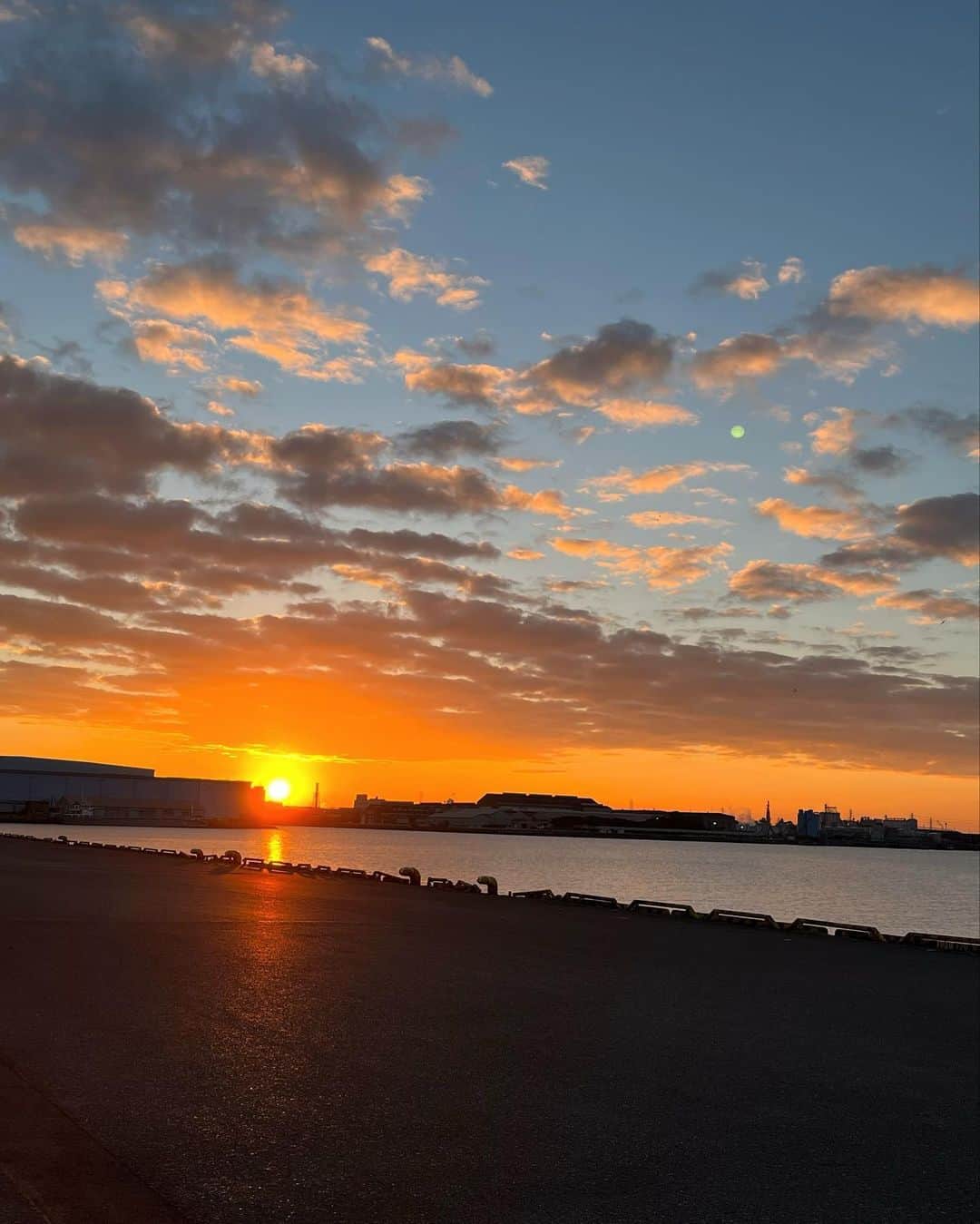 のインスタグラム：「新年あけましておめでとうございます🌅 素敵な一年になりますように！ 今年もよろしくお願いします☺️」