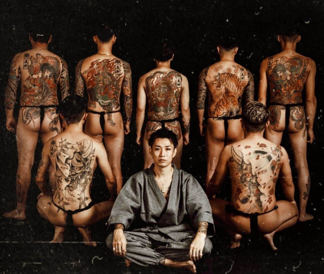 彫師美漸のインスタグラム：「明けましておめでとうございます🌅 今年も宜しくお願い致します🙏 ・ @bizenart_tattoostudio ・ #刺青 #彫師 #美漸 #彫師美漸 #表参道 #原宿 #原宿タトゥー #タトゥー #東京タトゥー #Bizenarttattoostudio #tokyo #tattoo #art #fashion #bizenart #bizen #문신　#Bizentattoo  #tattooer #tattooist #tattooartist #tattooart #tattoostudio #japanesetattoo」