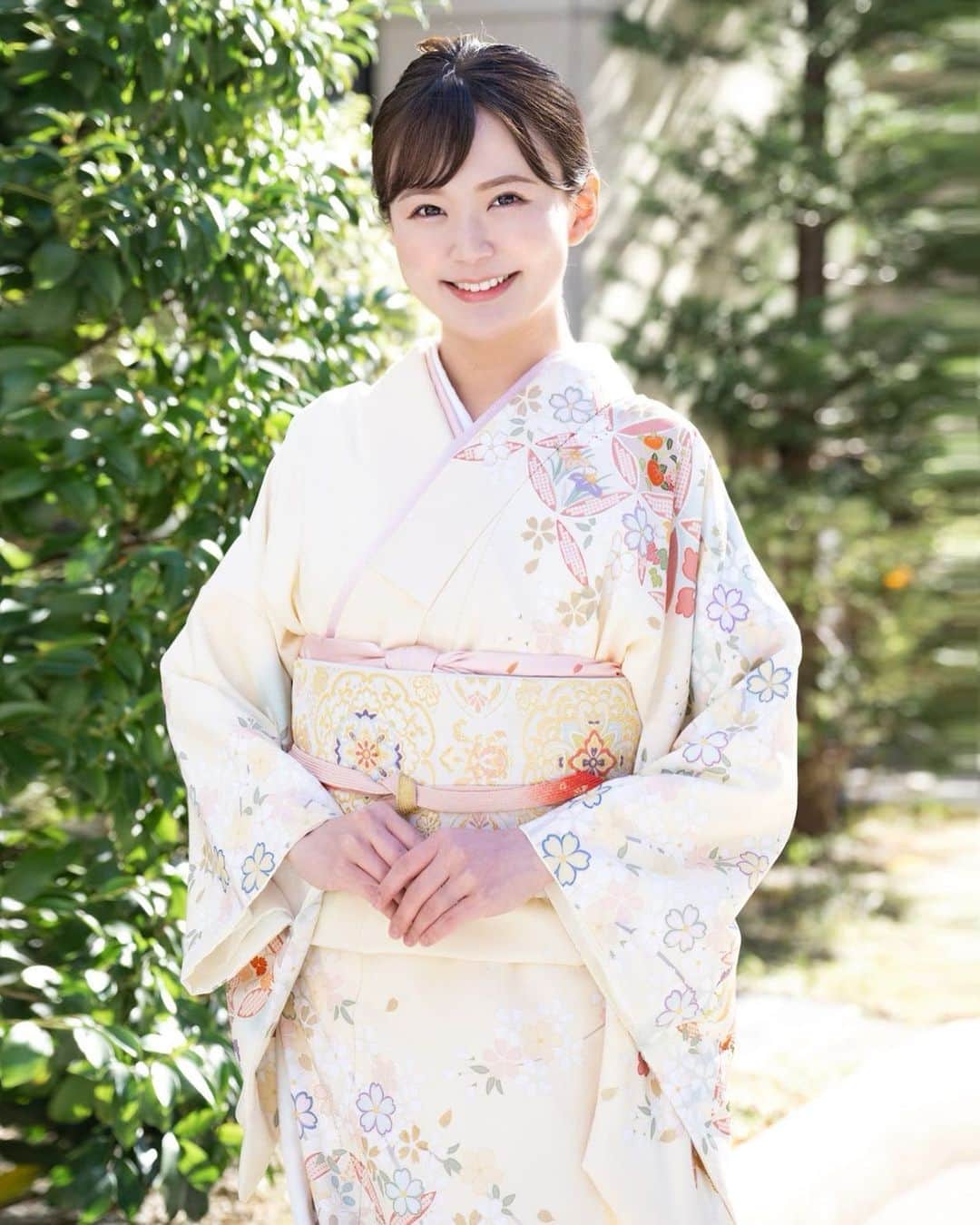 那津あやこのインスタグラム：「あけましておめでとうございます🎍✨ 昨年も沢山の応援ありがとうございました🙇‍♀️  今年も宜しくお願いします🫶💕  #謹賀新年 #2023 #お正月 #happynewyear #photo #model #japan #japanese #tokyo #kimono #newyear #hair #makeup #followers #followme #着物 #着付け #モデル」
