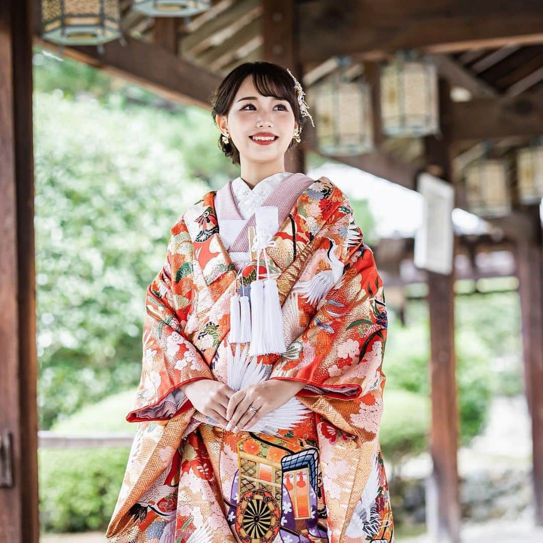 のインスタグラム：「⋆  あけましておめでとうございます⛩🎍   2023年もどうぞよろしくお願いします🐰  #謹賀新年 #2023年 #happynewyear #賀正 #色打掛  #和装 #和装前撮り #和装ヘアアレンジ」
