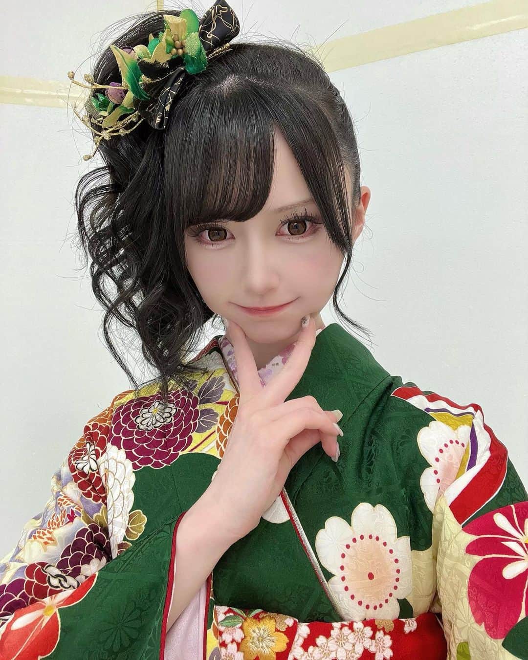 山本望叶のインスタグラム：「あけおめ🐰 今年はギャルぽくした^_−♡  #happynewyear #振袖」