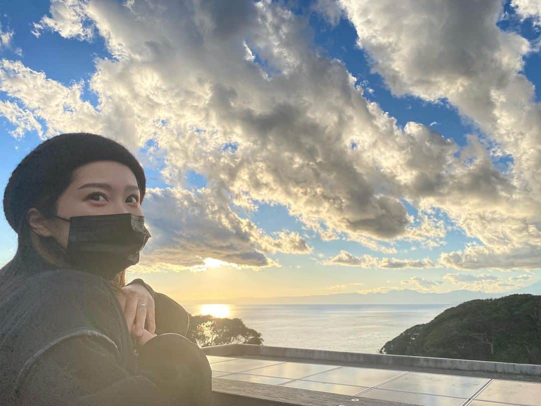 峰麻美さんのインスタグラム写真 - (峰麻美Instagram)「🐰2023🐰  今年もわたしらしく！  #newyear  #happynewyear  #2023 #takeiteasy  #letitbe」1月1日 20時29分 - asaaaaami.0702