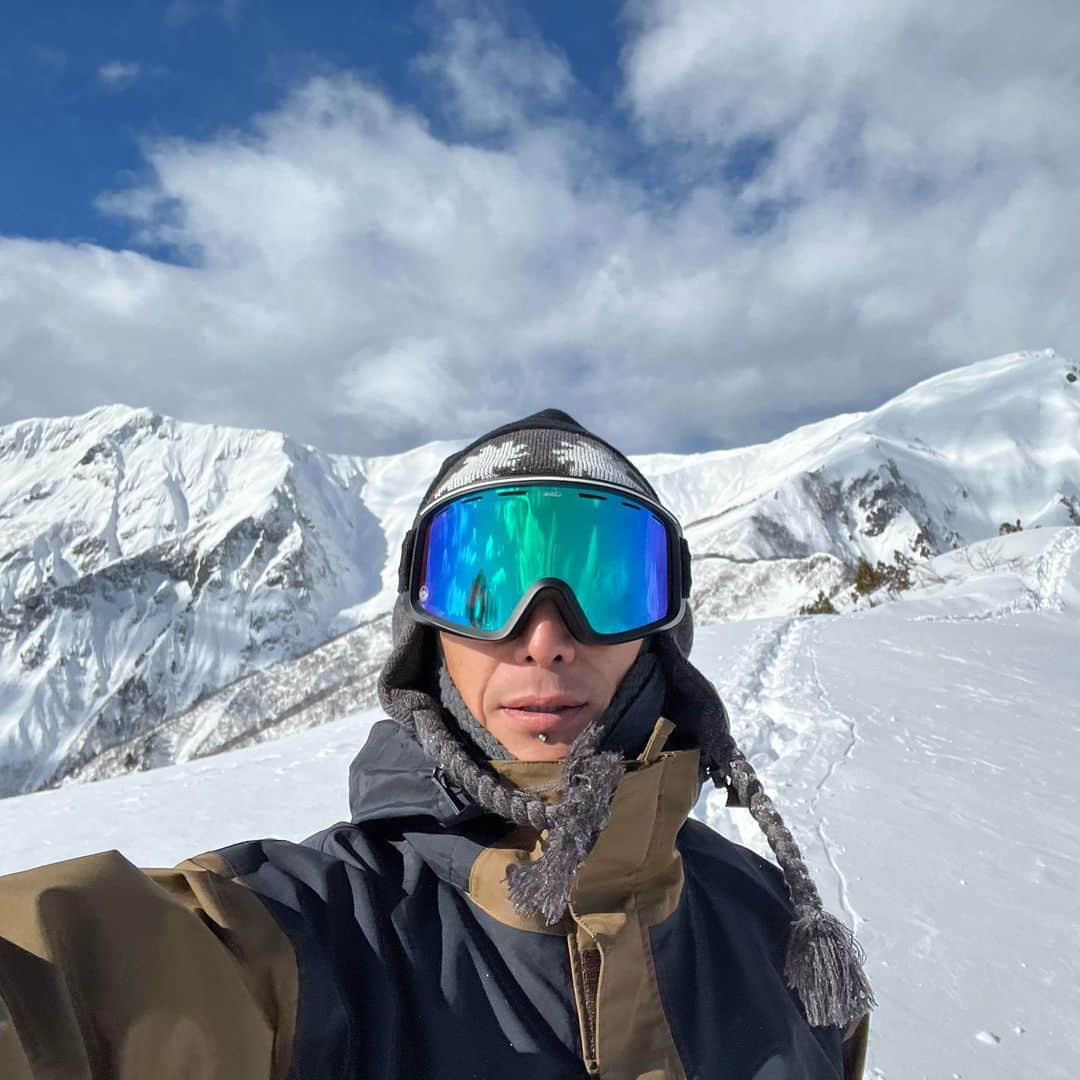 伊勢谷友介のインスタグラム：「新年明けましておめでとうございます🎊」