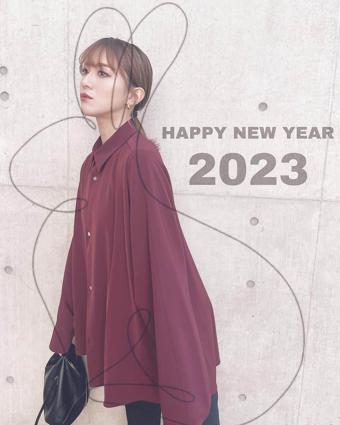 咲月美優さんのインスタグラム写真 - (咲月美優Instagram)「2023 ᙏ̤̫͚♡ . 皆様、あけましておめでとうございます🐇🎍🎌 本年もどうぞ宜しくお願いいたします‪‪.ᐟ.ᐟ お仕事も、プライベートも、 好きなことを楽しんでいきましょう✌🏻💞 . 皆様にとっても 心豊かな1年となりますように🫶🏻🤍 . . #謹賀新年 #2023 #happynewyear  #元日 .」1月1日 20時40分 - s.miyutyyy