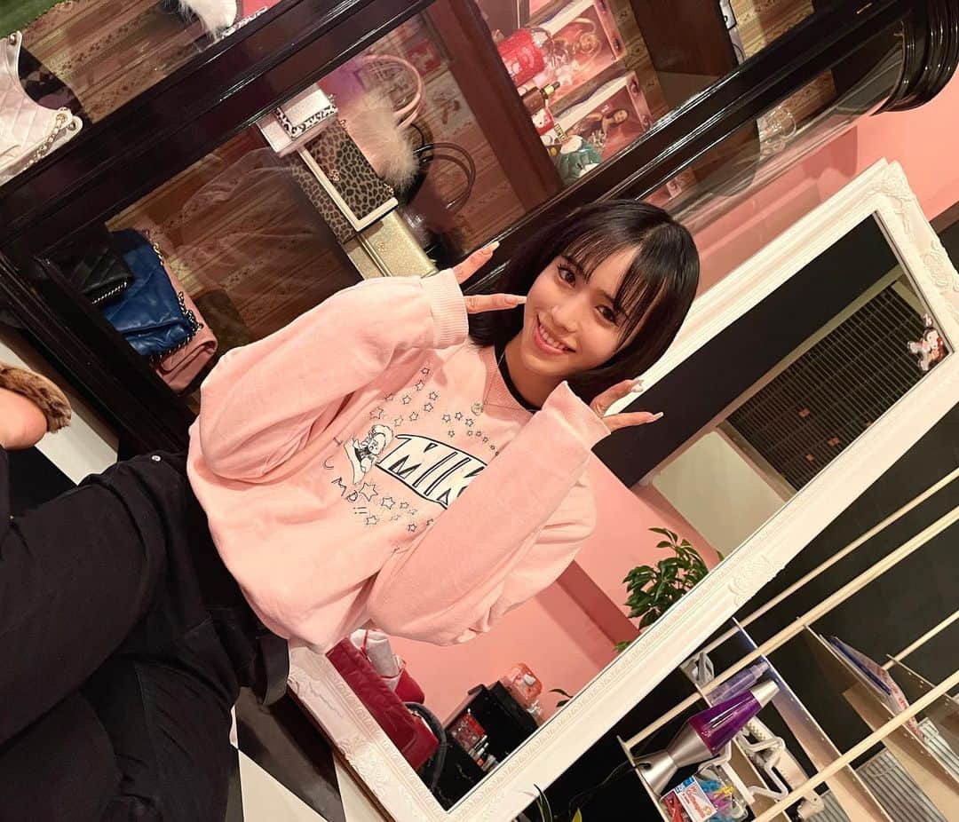 りゅうちぇるのインスタグラム：「ﾖﾛｼｸﾈ 2023 ❤︎❤︎❤︎❤︎❤︎」