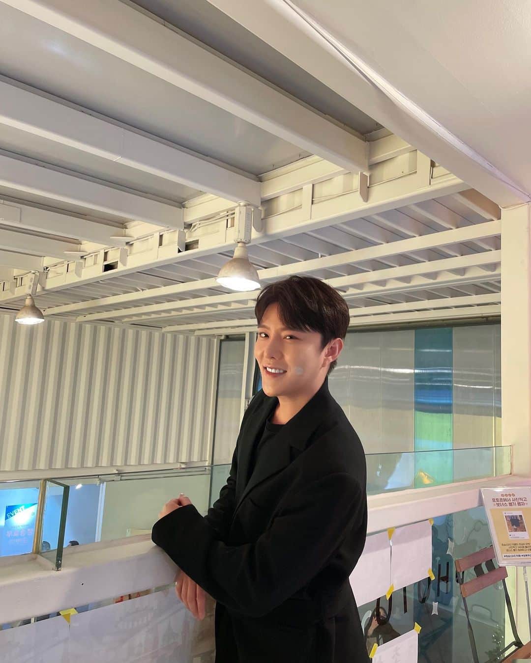 ユソンのインスタグラム：「새해복 많이받으시고☺️2023년 올해는 많이 웃으면서 모두 행복했으면 좋겠습니다❤️」