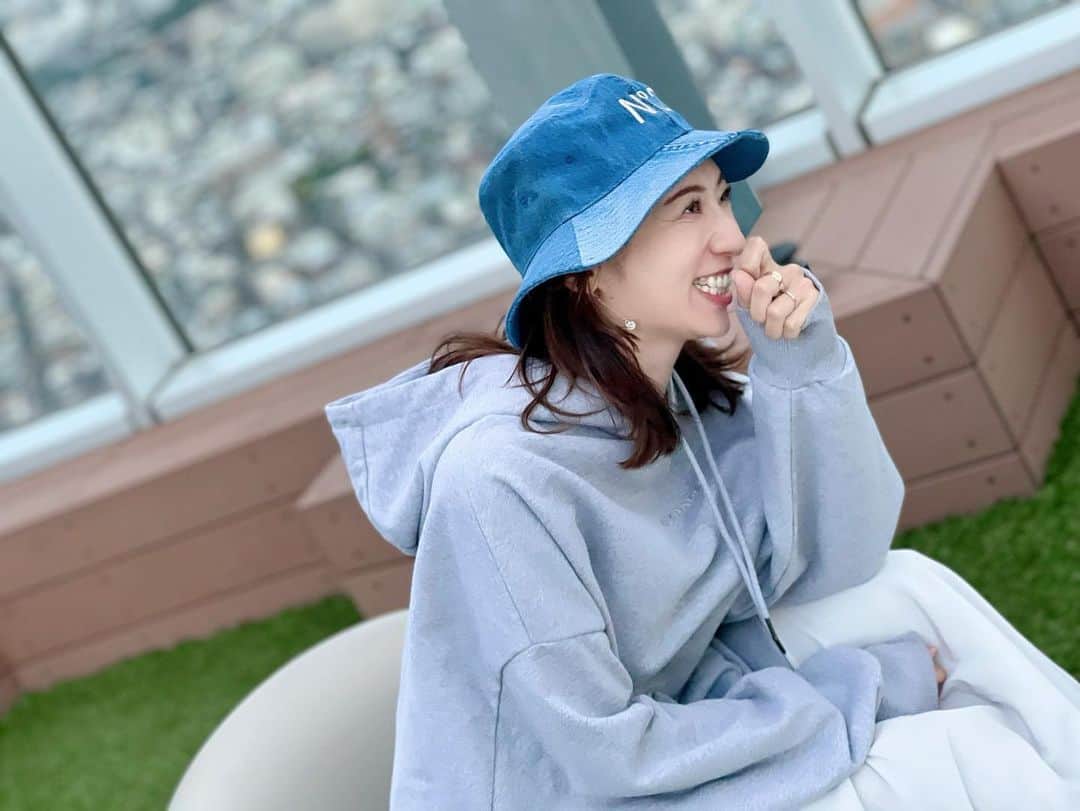 のインスタグラム：「🐇 ⁡ ⁡ 明けましておめでとうございます🎍 どんな一年になるのか…ドキドキしますが 出逢いを大切に、ご縁を大切にしていきたいです‼︎ 本年もどうぞよろしくお願いします✨ 飛び跳ねたくなるぐらい 幸せが溢れますように❣️ ⁡ #2023年#スタート #笑って笑って笑顔になる一年になりますように」