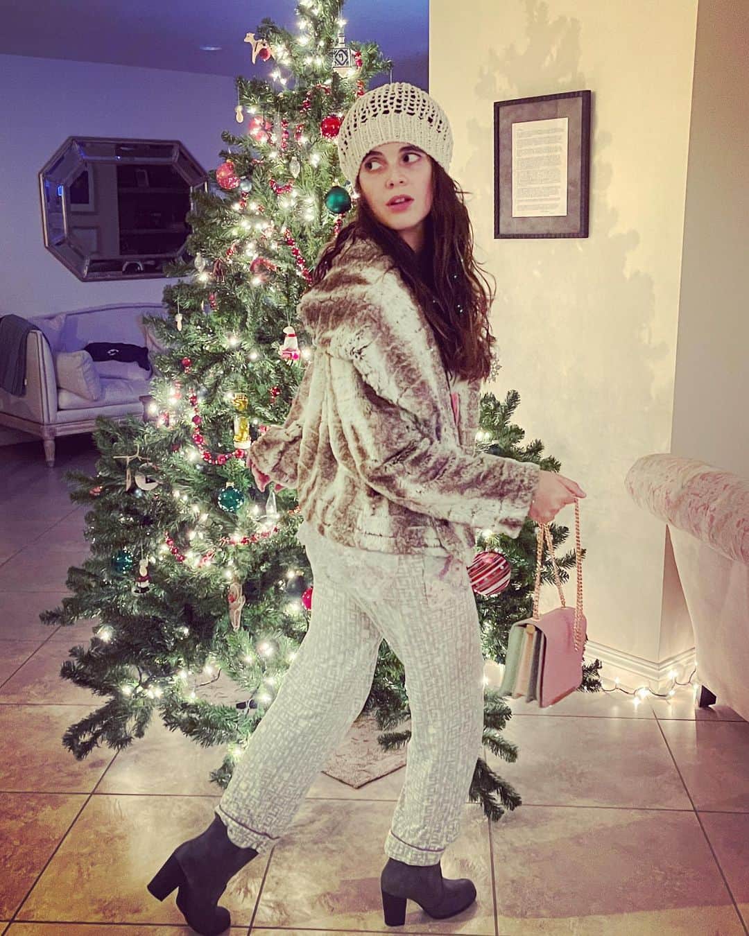 ヴァネッサ・マラーノのインスタグラム：「When all you want to do on New Years is watch the Sex and City movie but all the streamers you subscribe to pull it offline at midnight…」