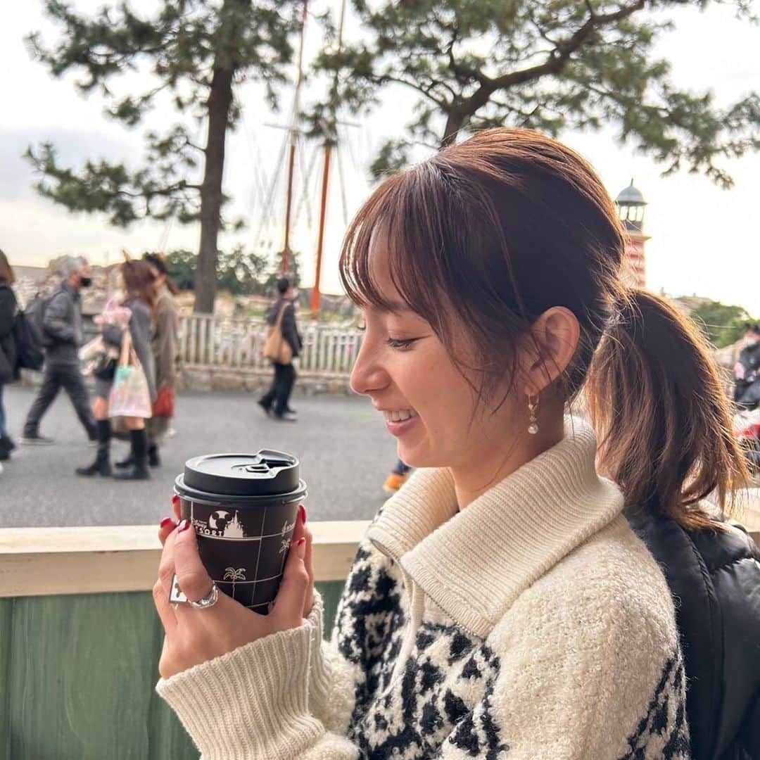 のインスタグラム：「あけましておめでとうございます🎍 ⛩2023やってきました🌅🐰 久しぶりに家族と過ごすお正月🎍でゆっくりまったりとすごしています^ ^ トランプしたりボーリング🎳するのがまえだ家のお正月です😄 今年は神経衰弱優勝できたのでまんぞく😘やっほい＼(^o^)／  今年もよろしくお願いします🐇」