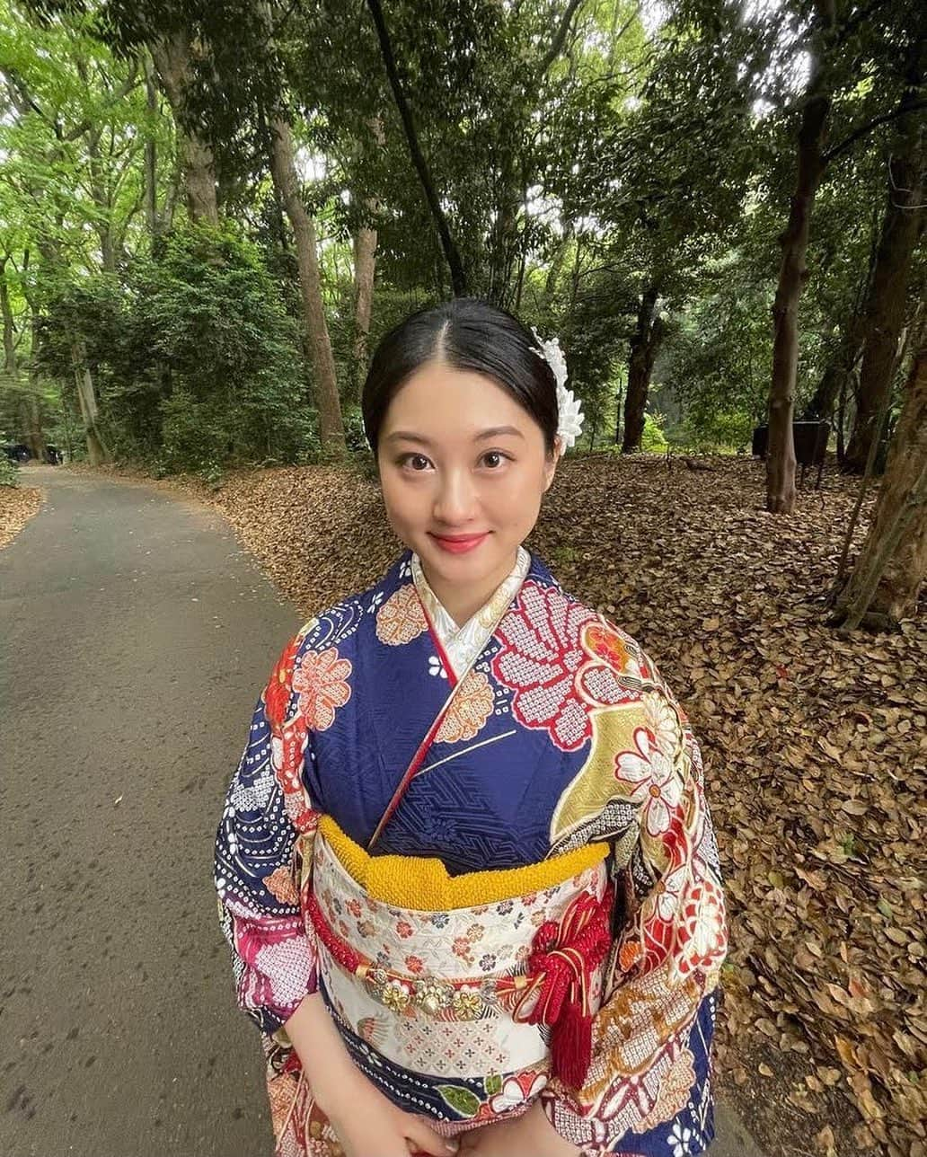 高岡志帆さんのインスタグラム写真 - (高岡志帆Instagram)「新年明けましておめでとうございます🐇 今年もよろしくお願いします！ 成人の年❕少しずつ成長していけるように頑張ります☀️ . . #happynewyear #2023 #謹賀新年#happynewyears #成人 #2023年 #振袖 #新年#fff #成人式 #振袖前撮り」1月1日 23時10分 - shiho_t05