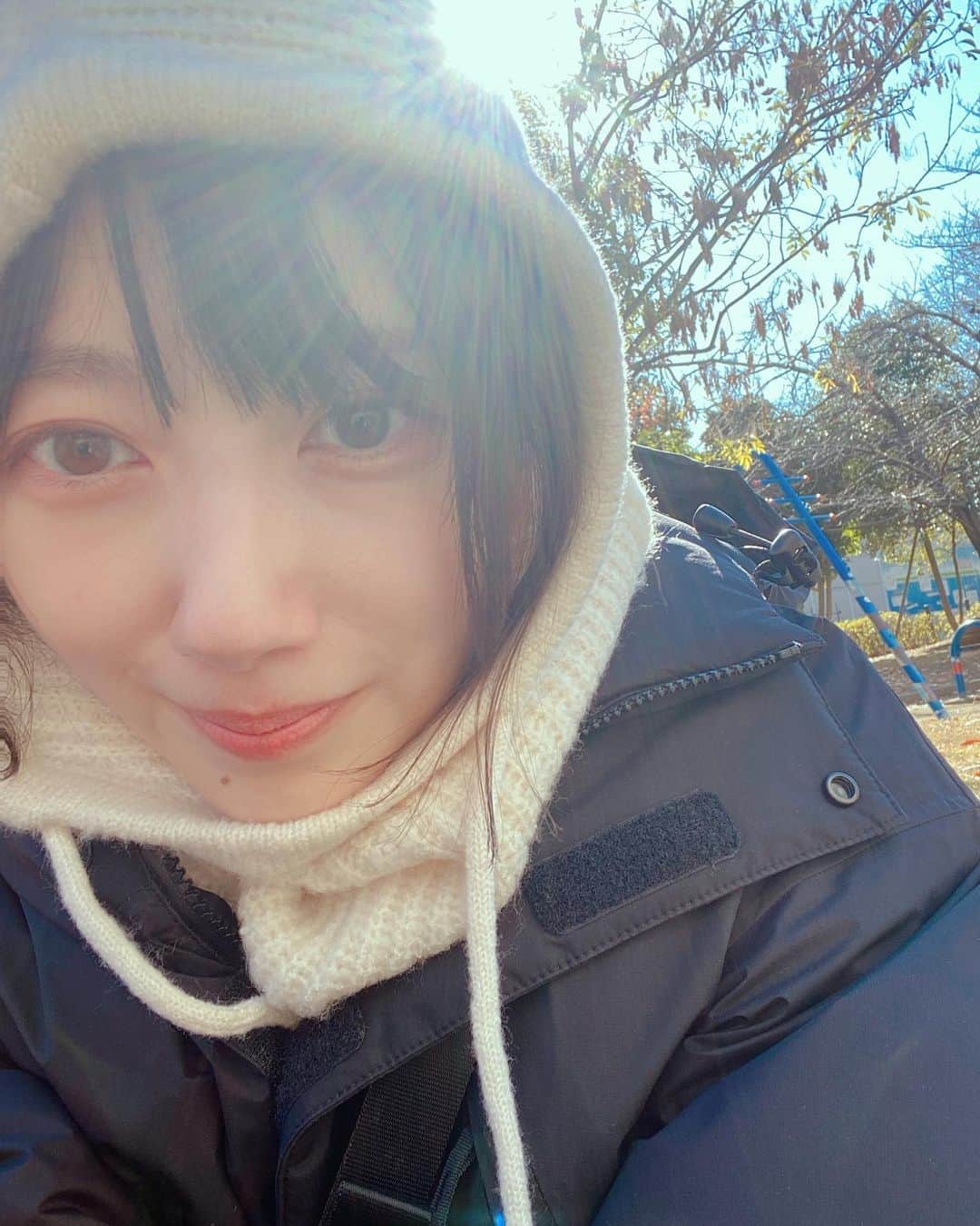 波瑠のインスタグラム：「あけましておめでとうございます。  家族と年越し、 初詣して散歩するというなんて事ない元旦を過ごしました。 おしゃべりが上手になった甥っ子にたくさん笑わせてもらってしあわせでした。  よく寝て、よく食べて、 みなさん良い年始をお過ごしくださいね。  うちは家でお餅をつくので、 お雑煮が美味しいんです。 ちょっとした自慢でございました。」
