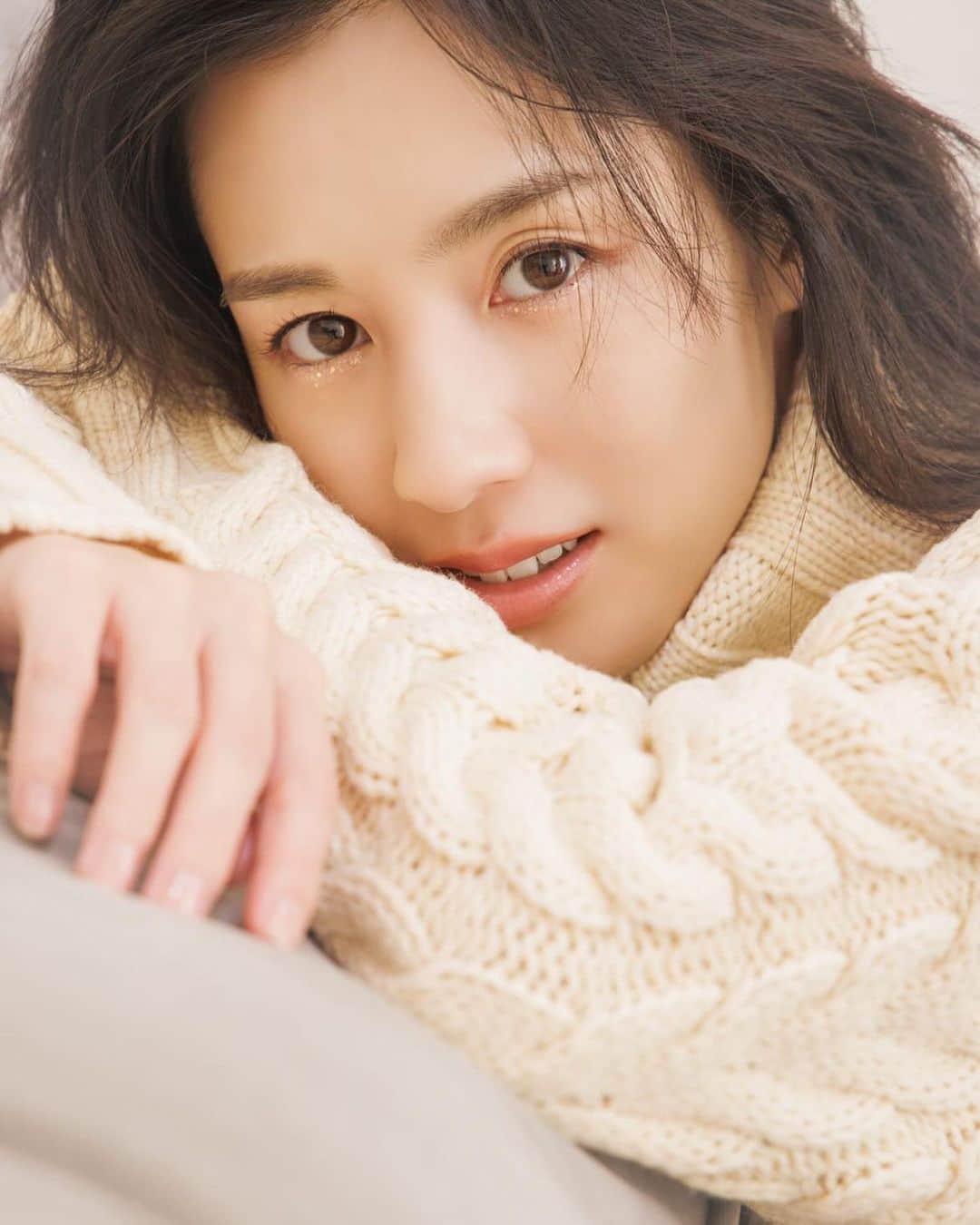 桜庭ななみのインスタグラム：「新年あけましておめでとうございます🐇 ⁡ 2023年も自分を信じて頑張ります☺️ 皆さんにとって素敵な1年となりますように。 ⁡ 今年も応援よろしくお願いします！！ ⁡ ⁡ #2023年」