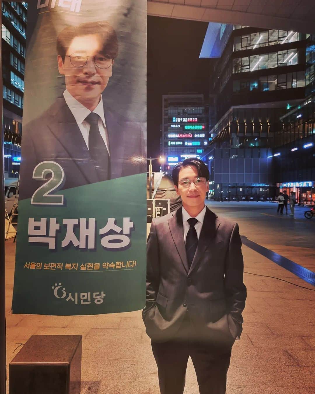オム・ギジュンのインスタグラム：「추억팔기~~~ 새해 복 많이 받으시구 새해엔 항상 건강하구 행복하세요~」