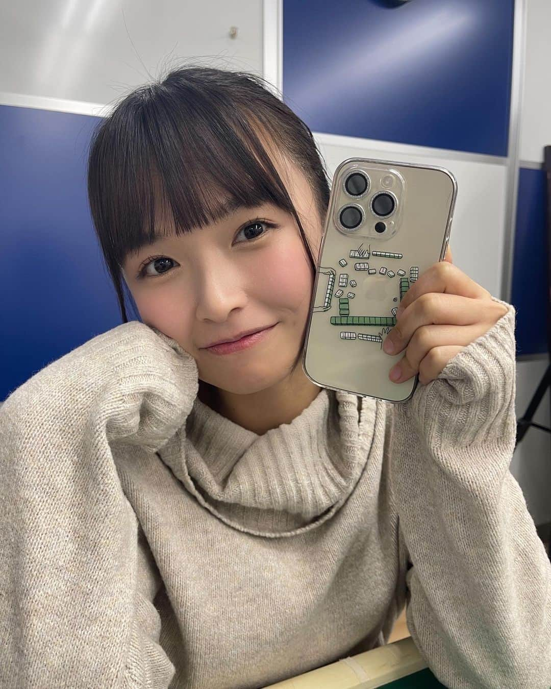 百川晴香さんのインスタグラム写真 - (百川晴香Instagram)「あけおめですっ🎍❤️ iPhoneケース麻雀にかえた！笑   #あけおめ #japanesegirl #idol #cute」1月1日 23時59分 - momokawaharuka