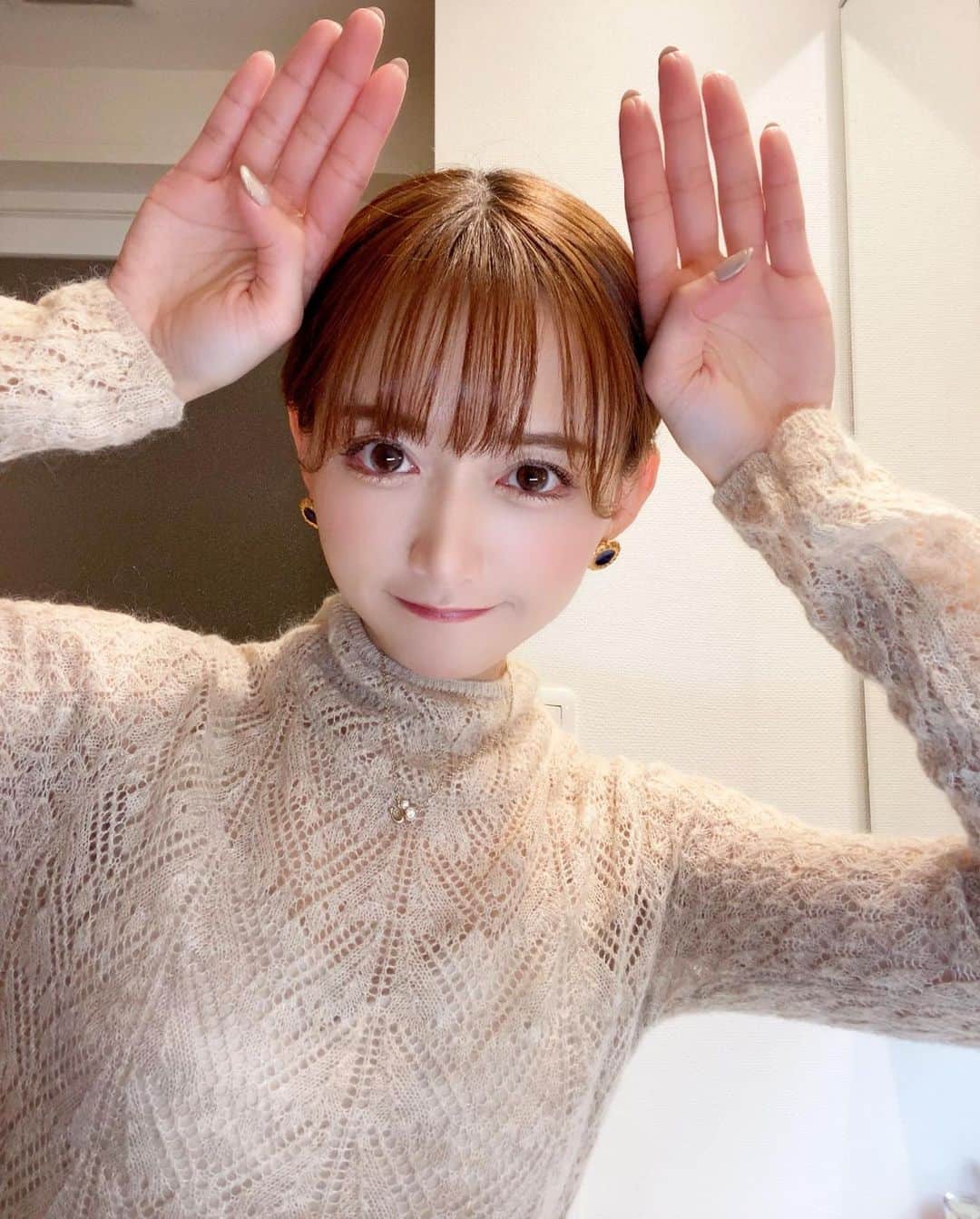 のインスタグラム：「ぴょん🐰🤍」