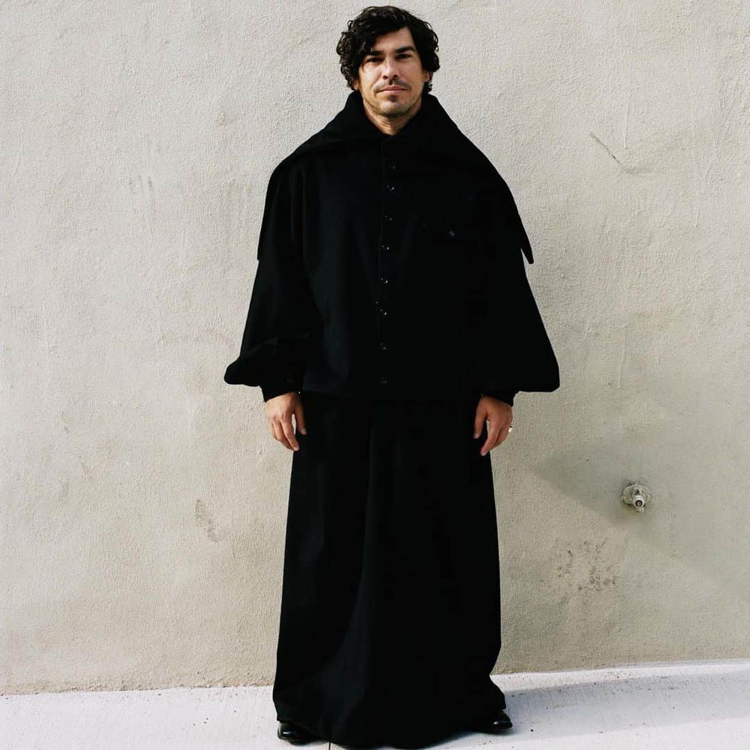 ラウル・カスティージョさんのインスタグラム写真 - (ラウル・カスティージョInstagram)「Happy 2023!  Repost @oddamagazine ・・・ @raulcastillo is a New York City based actor who has had a remarkable career that has spanned across the stage, television, and cinema. In 2022 alone, he starred in “Cha Cha Real Smooth” and “Hustle,” to most recently “The Inspection,” which closed out the 60th anniversary of New York Film Festival. As an actor, Castillo is drawn to a three ingredient formula when it comes to new projects: the script, the story, and the director. If he is able to connect with all three to bring a collaboration to life, he will dive in head first to commit to bringing authentic storytelling to a character. He meets with ODDA digital to talk about his love for New York City, working with Elegance Bratton on his directorial debut, and his busy slate that continues to be ever evolving.   “Filmmaking is a collaborative journey, and if I feel like I can go on that with a specific director, then I’m all in. Whether it was Cooper Raiff, Jeremiah Zagar, or Elegance Bratton, they all brought an original vision and I was so excited to have had the chance to collaborate with them.”  CREDITS In conversation with @vincentperella  Photographer @guarionex_jr  Fashion Editor @wifimat3rial  Grooming @jessibutterfield @walterschupfermanagement  Special Thanks to #OmarGonzales, #JuliaGutterman and #ChelseaHayes at @wolfkasteler   More in the ODDA app, link in bio #ODDAdigital」1月2日 2時00分 - raulcastillo