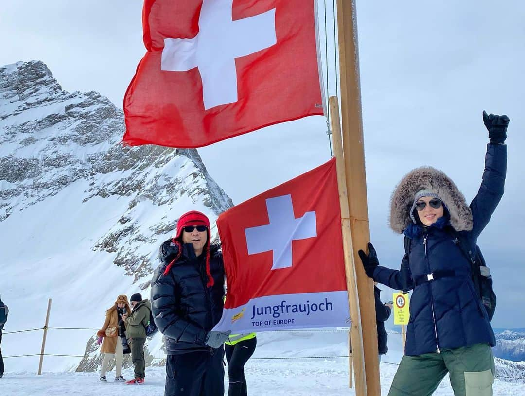 ジェームズ・ワンさんのインスタグラム写真 - (ジェームズ・ワンInstagram)「HAPPY NEW YEAR from the Top of Europe! 🍾🥂 Here’s to love, peace, health and prosperity for 2023. May all your dreams come true.」1月2日 2時21分 - creepypuppet