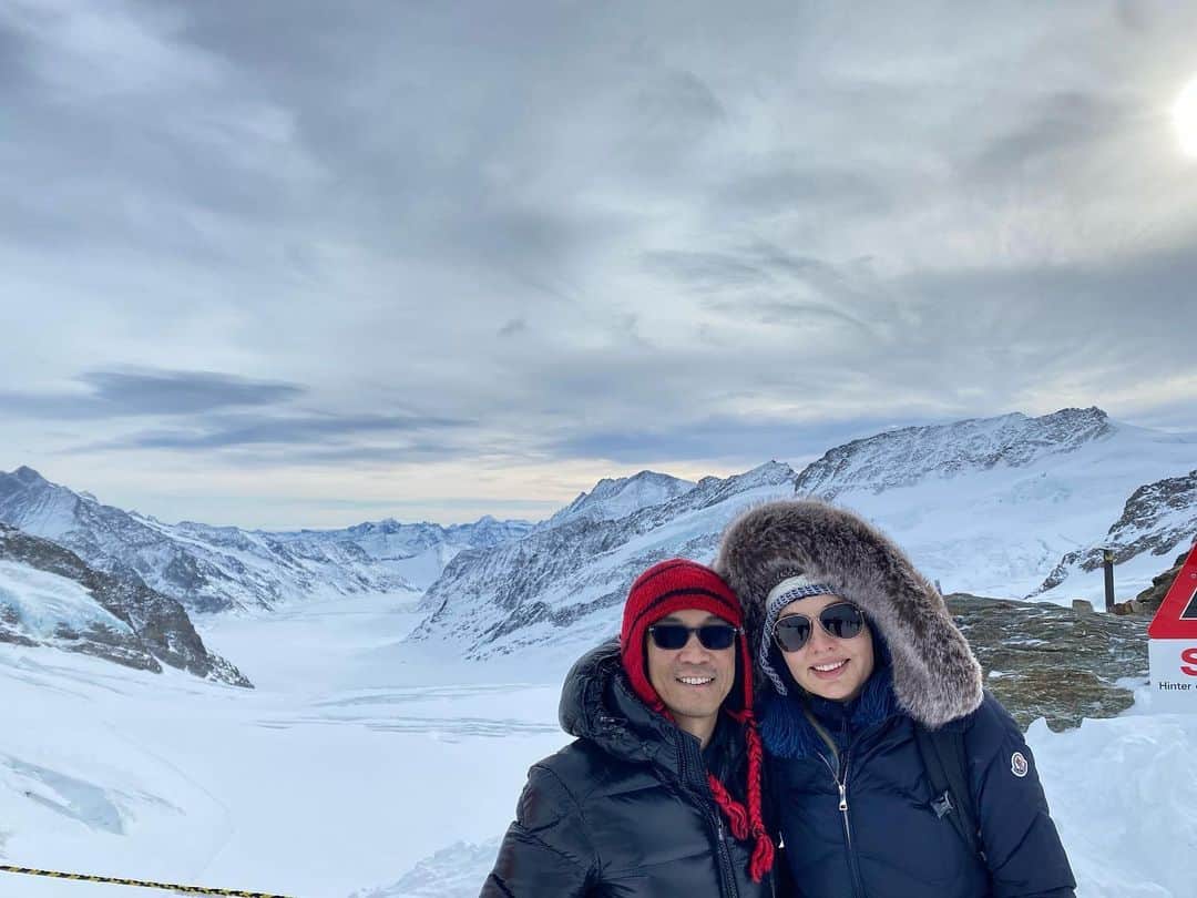 ジェームズ・ワンのインスタグラム：「HAPPY NEW YEAR from the Top of Europe! 🍾🥂 Here’s to love, peace, health and prosperity for 2023. May all your dreams come true.」