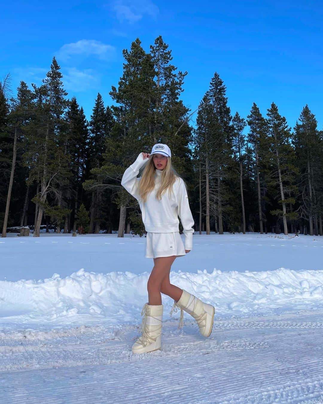 Katelyn Byrdのインスタグラム：「Good morning 2023 ⭐️✨@alo」